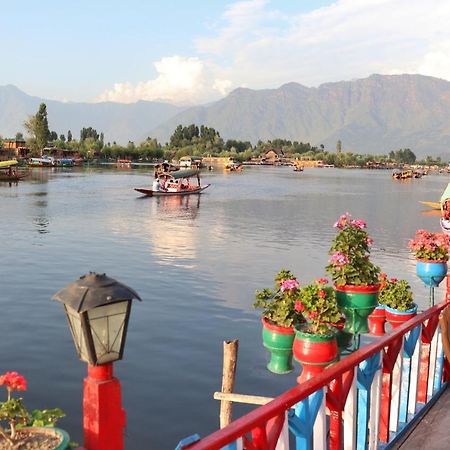 Chicago Group Of Houseboats Hotel Srinagar  Exterior photo