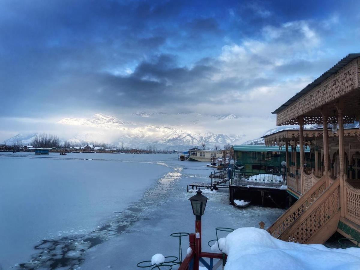 Chicago Group Of Houseboats Hotel Srinagar  Exterior photo