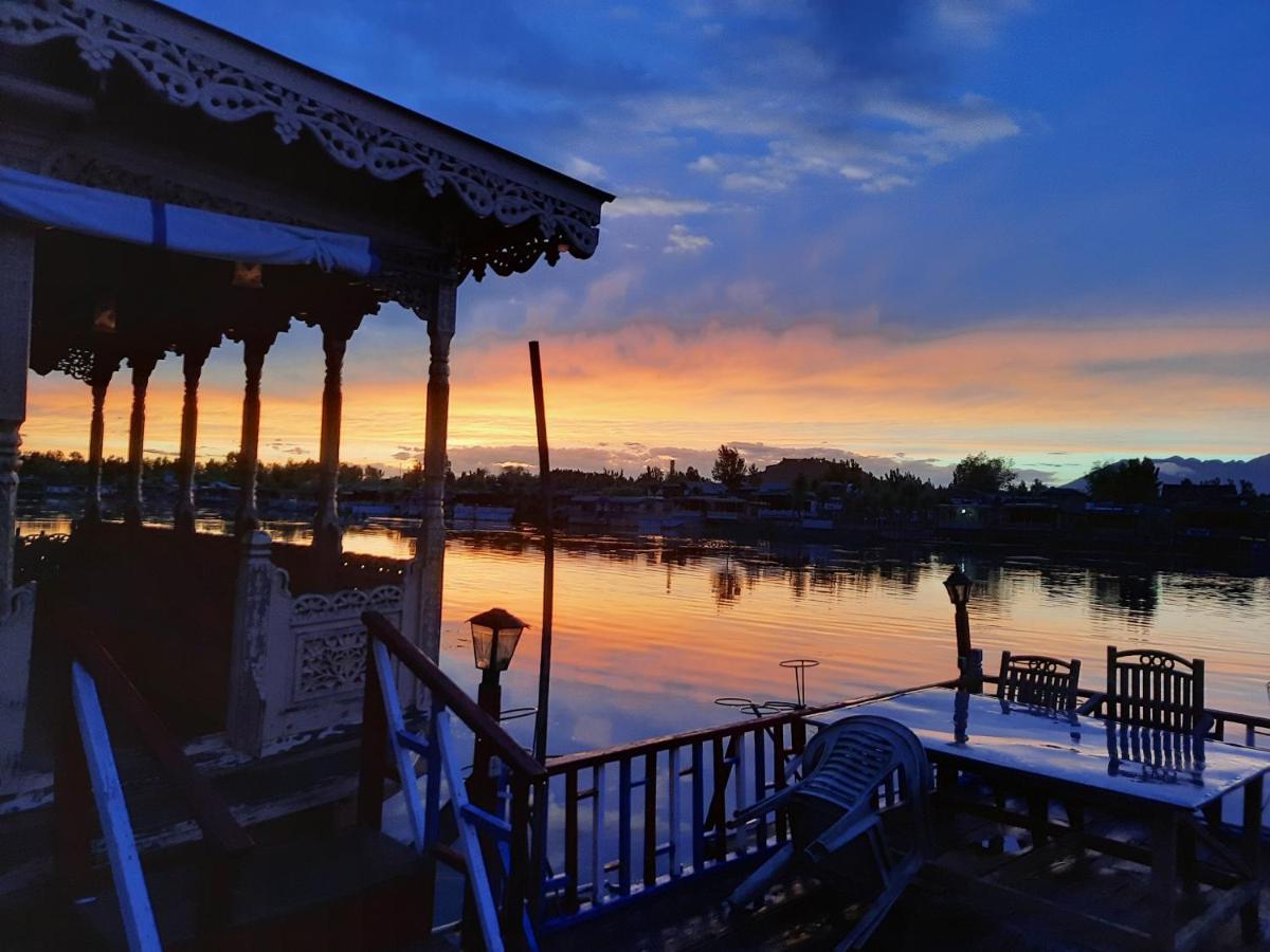 Chicago Group Of Houseboats Hotel Srinagar  Exterior photo