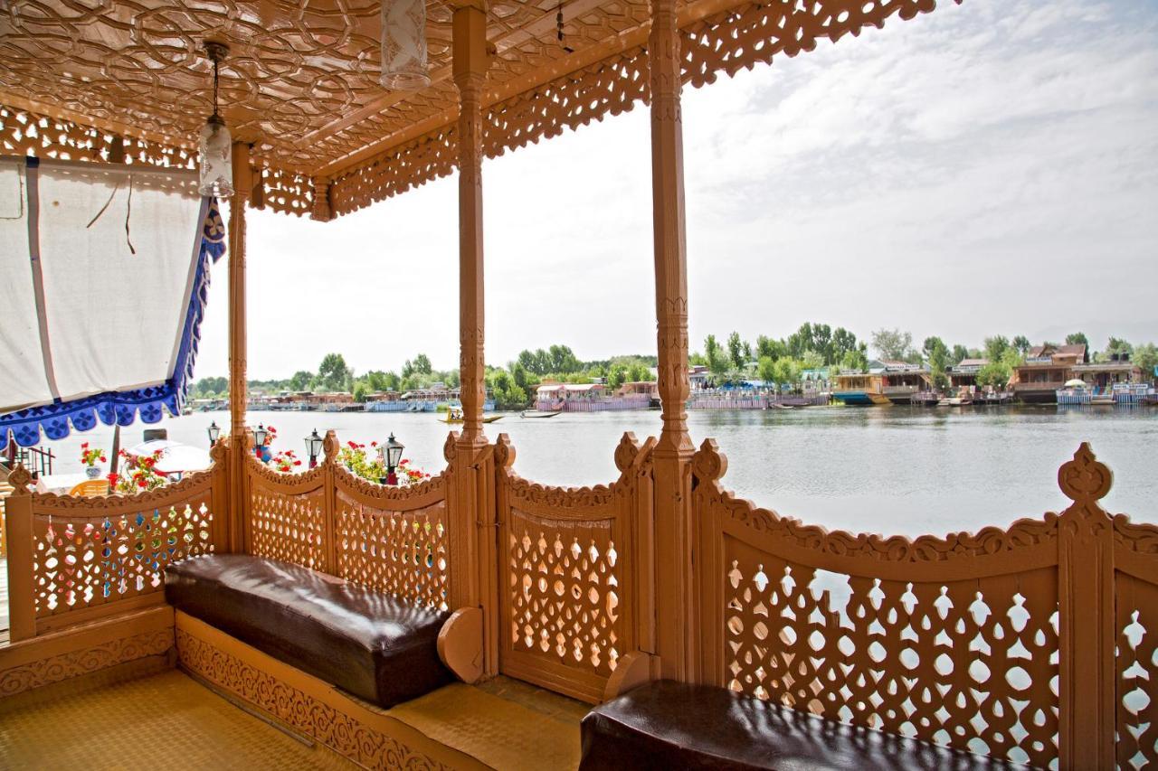 Chicago Group Of Houseboats Hotel Srinagar  Exterior photo