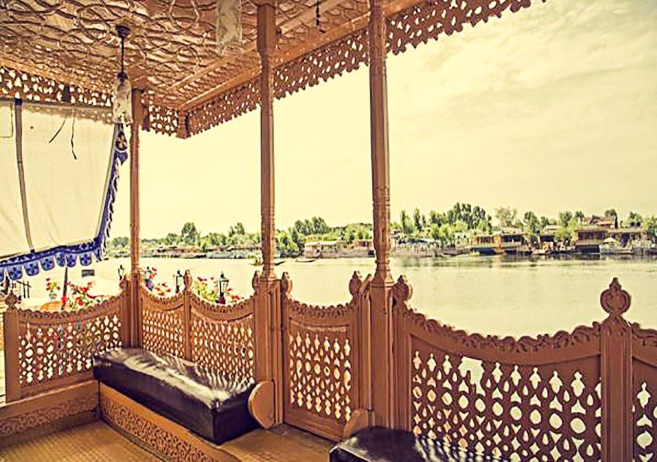 Chicago Group Of Houseboats Hotel Srinagar  Exterior photo