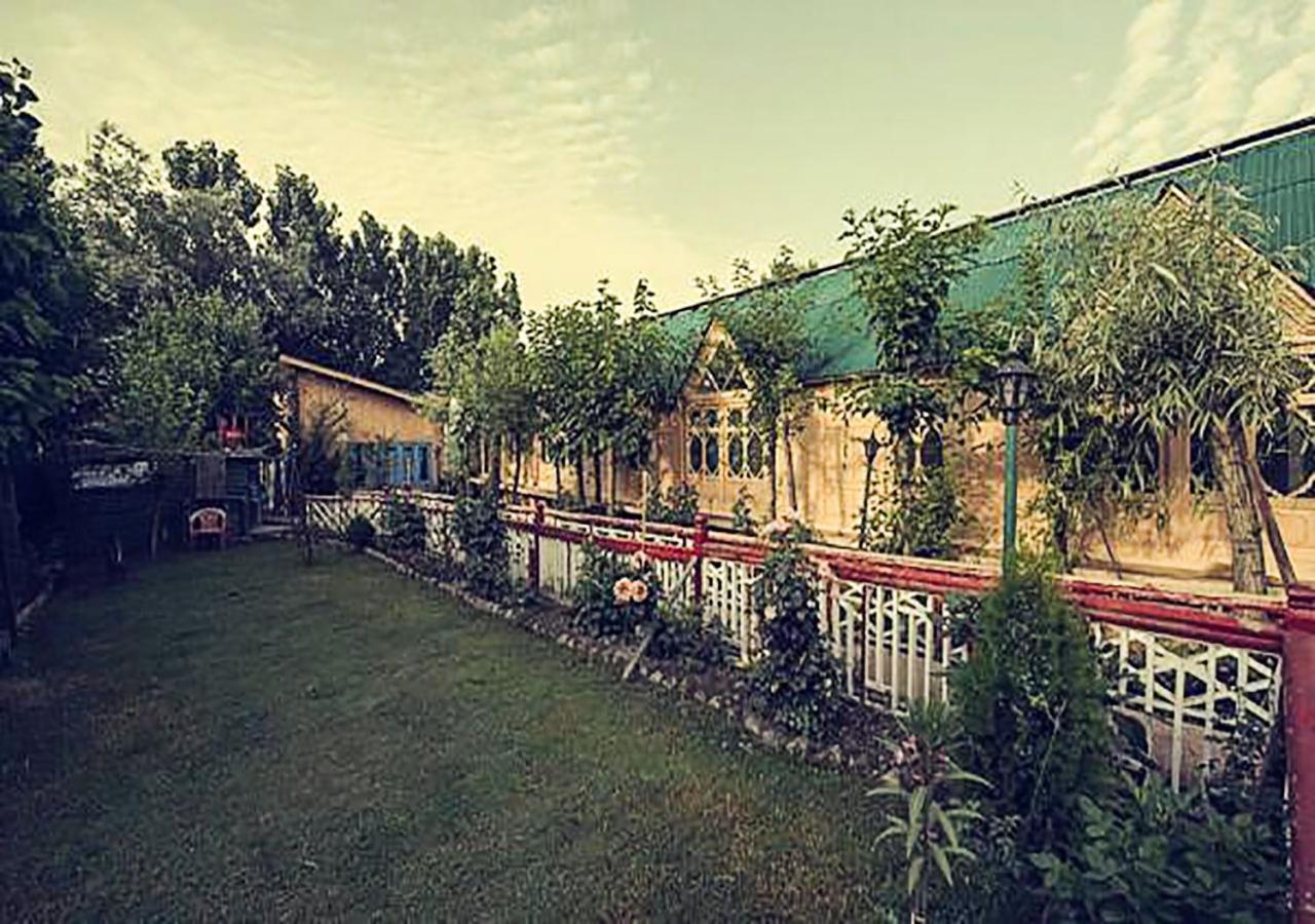 Chicago Group Of Houseboats Hotel Srinagar  Exterior photo